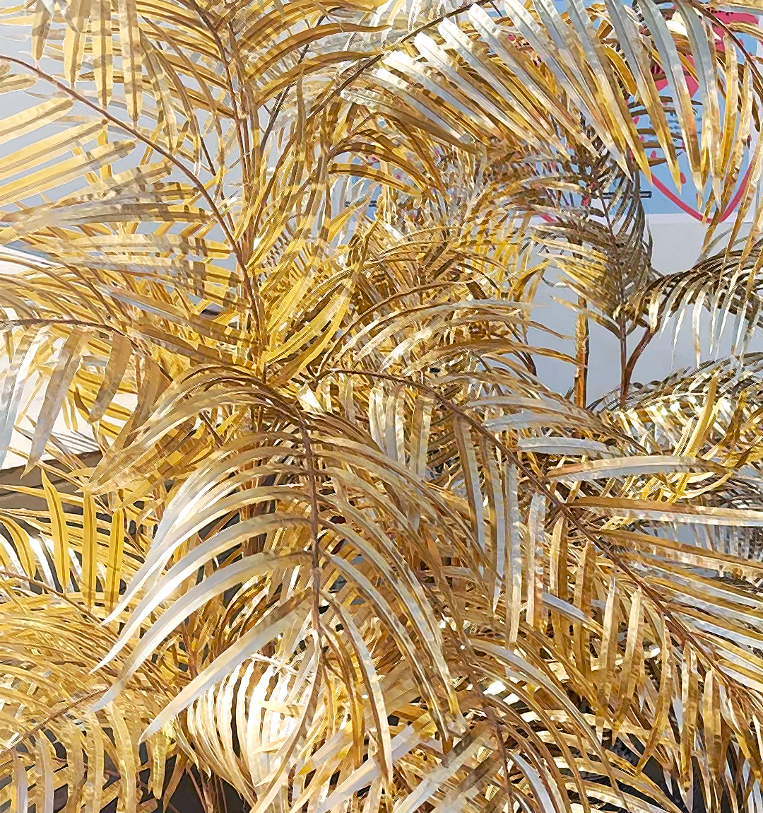 Goldene Palmen als dekoratives Gestaltungselement beim Frühlingsempfang 2025 des Präsidiums der Bauhaus-Universität Weimar, Teil des Portfolio-Projekts Get-together.